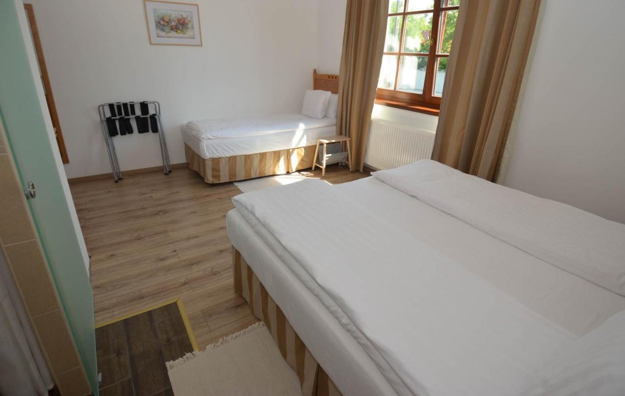 Buzas Pince Vendeghaz Hotel Ecséd Exterior photo