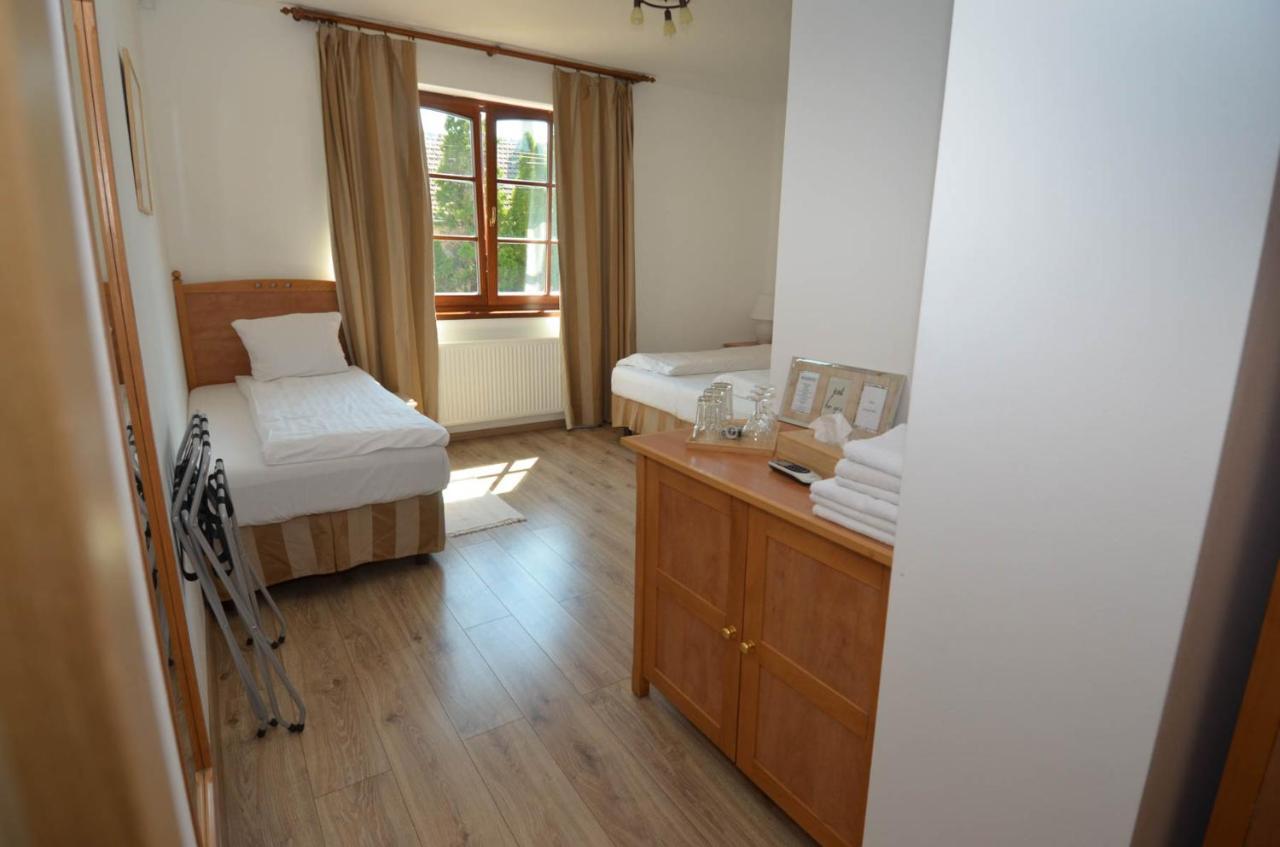 Buzas Pince Vendeghaz Hotel Ecséd Exterior photo