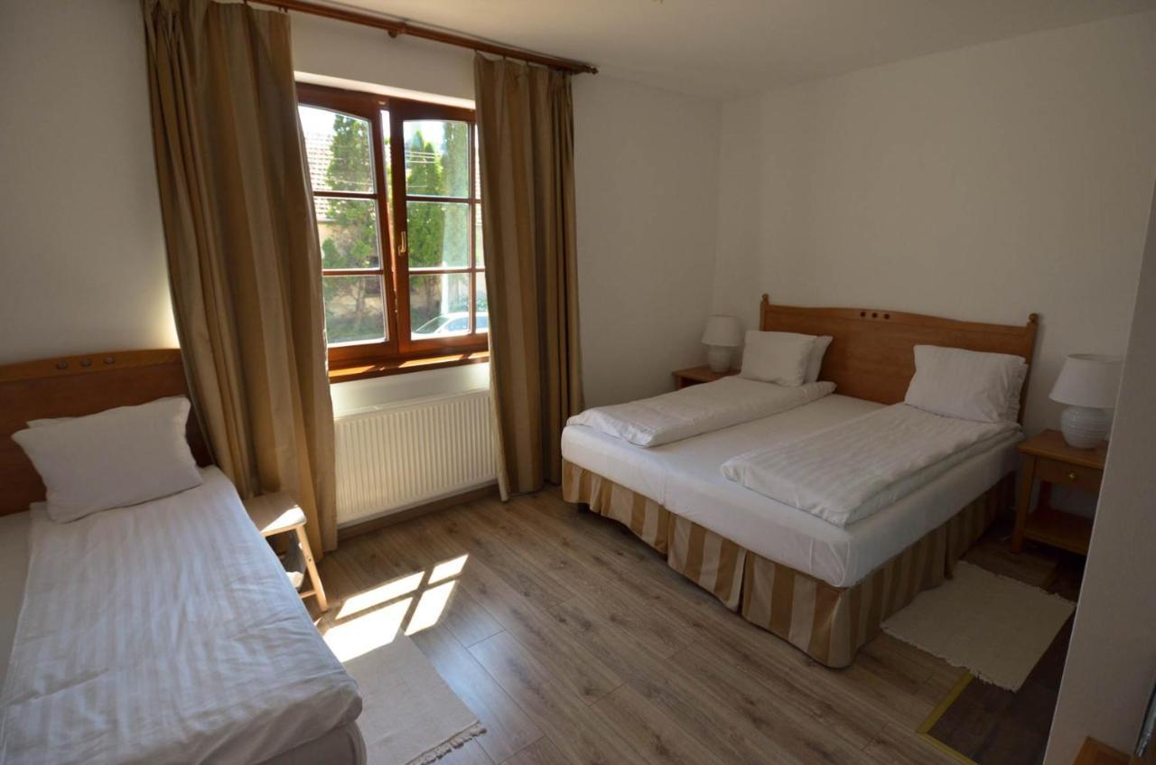 Buzas Pince Vendeghaz Hotel Ecséd Exterior photo