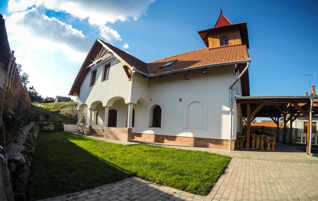 Buzas Pince Vendeghaz Hotel Ecséd Exterior photo