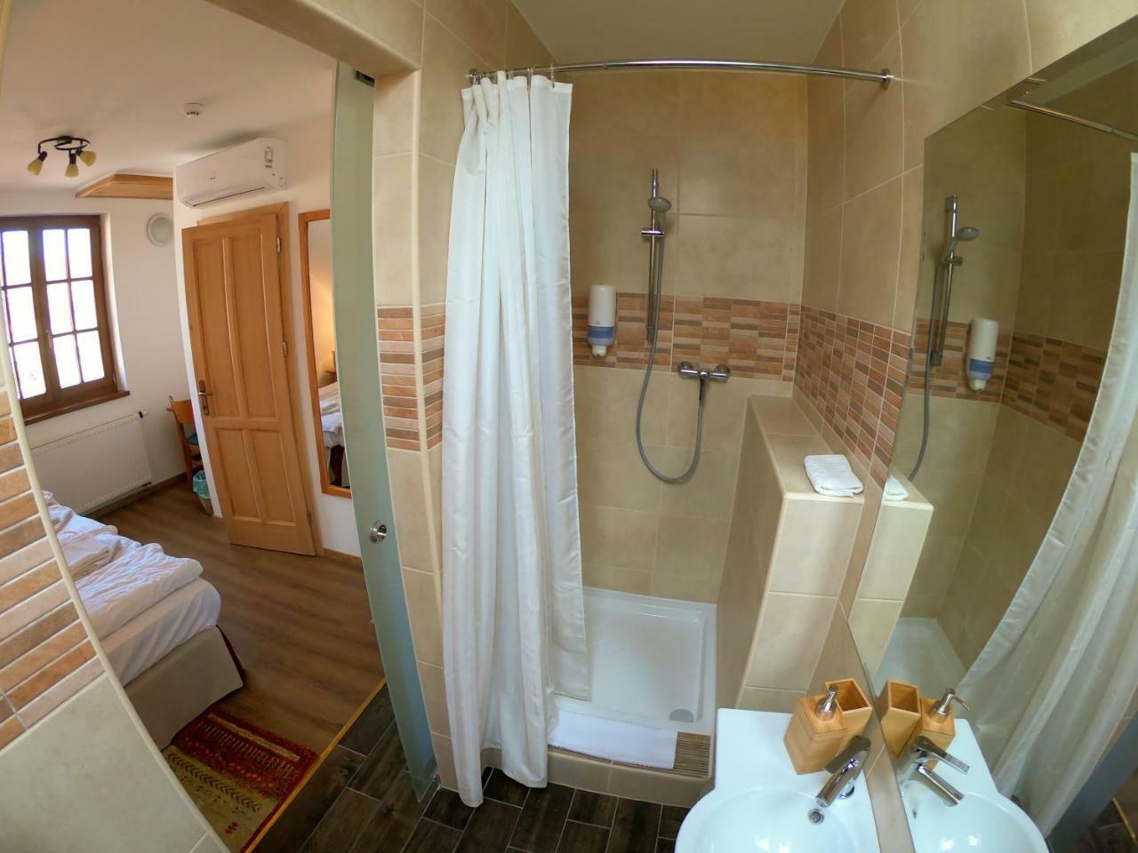 Buzas Pince Vendeghaz Hotel Ecséd Exterior photo
